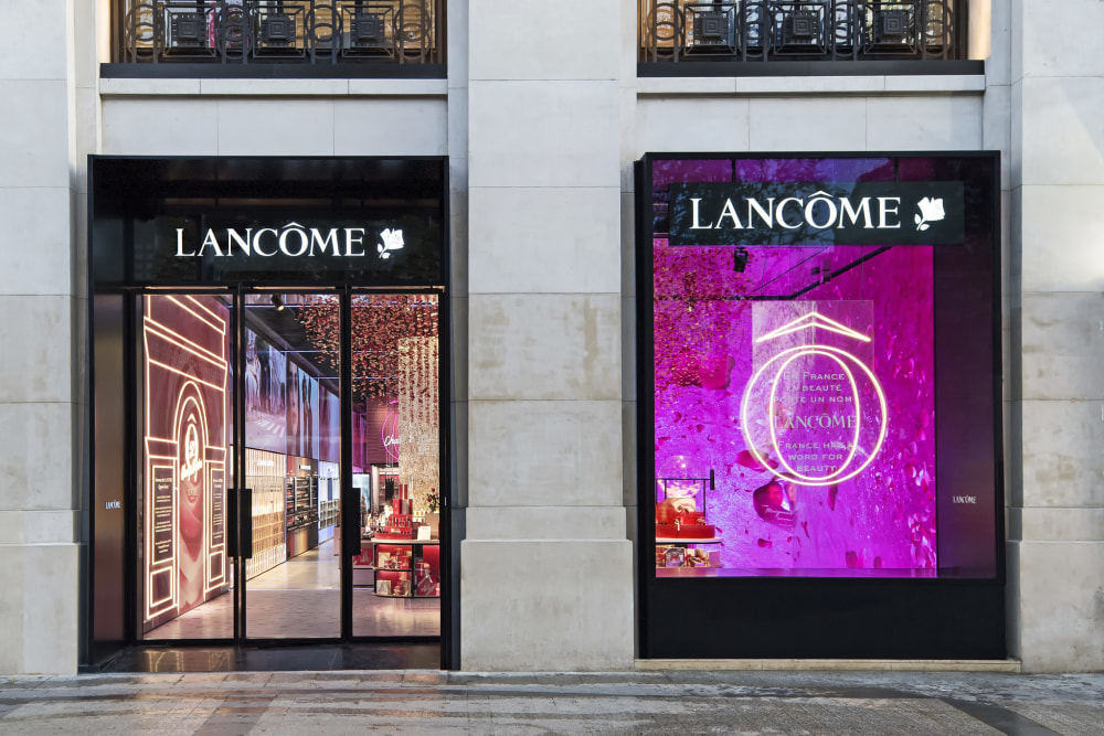 Lancôme lance son premier live shopping animé par trois influenceuses