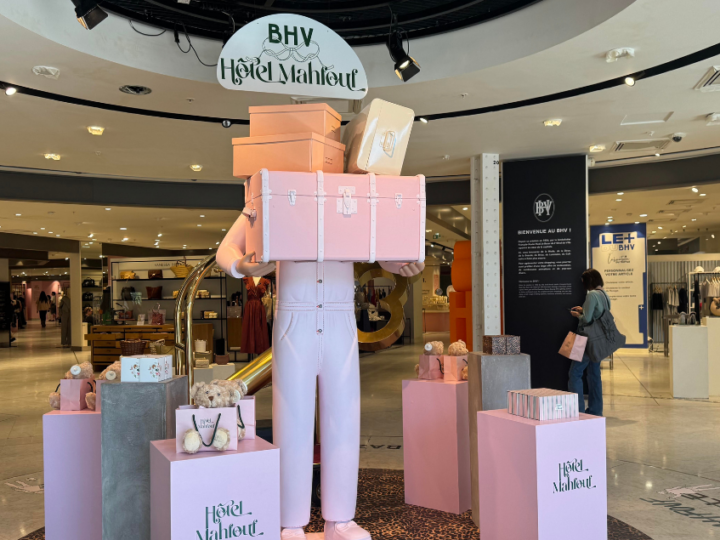 À quoi ressemble le pop-up de l’Hôtel Mahfouf de Léna Situations au BHV à Paris?