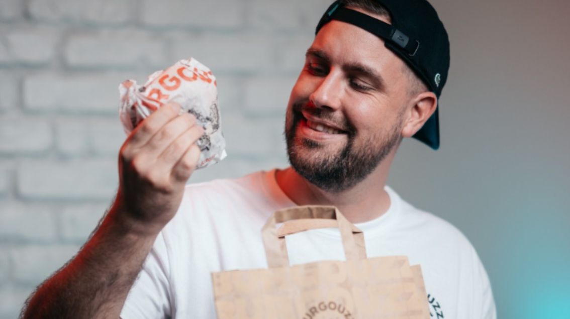 « J’ai fais confiance et je me suis fait avoir », Valouzz ferme ses restaurants Burgouzz à Paris et à Montpellier