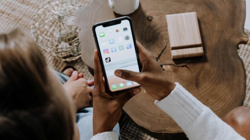 Les utilisateurs passent plus de 6h par semaine à regarder des vidéos courtes sur les réseaux sociaux