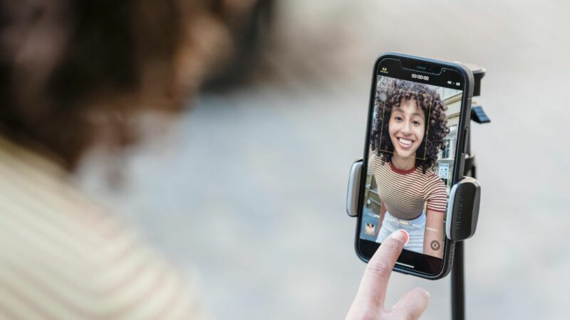 Sur TikTok, les vidéos durent en moyenne 41 secondes et 4% d’entre elles sont regardées entièrement