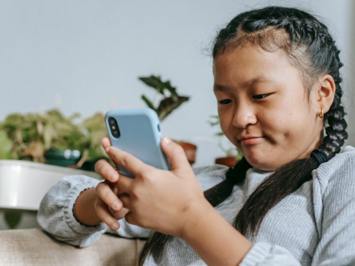 Amnesty International annonce saisir l’Arcom pour porter plainte contre TikTok pour « manquement à ses obligations »