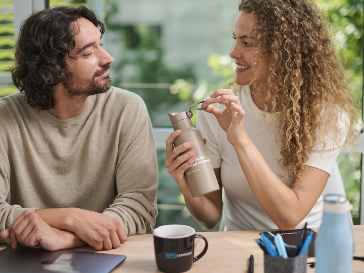 Quand l’objet physique renforce le digital: les meilleurs goodies pour une stratégie d’influence 360°