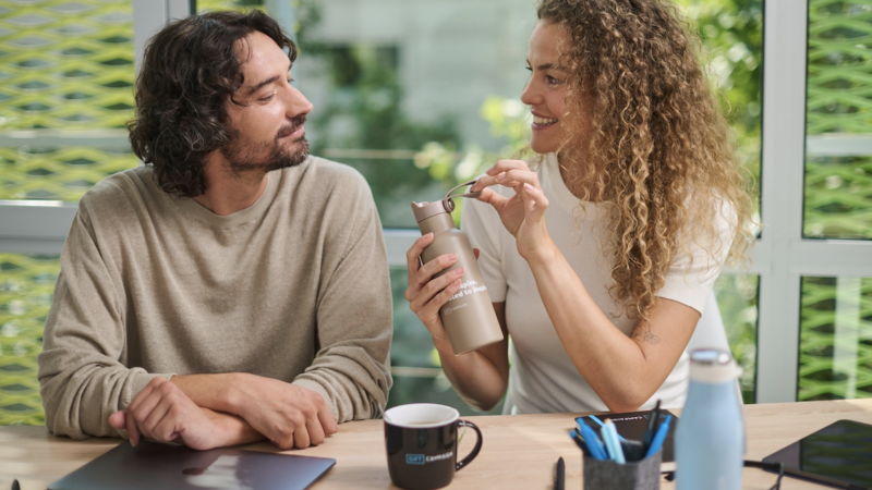 Quand l’objet physique renforce le digital: les meilleurs goodies pour une stratégie d’influence 360°