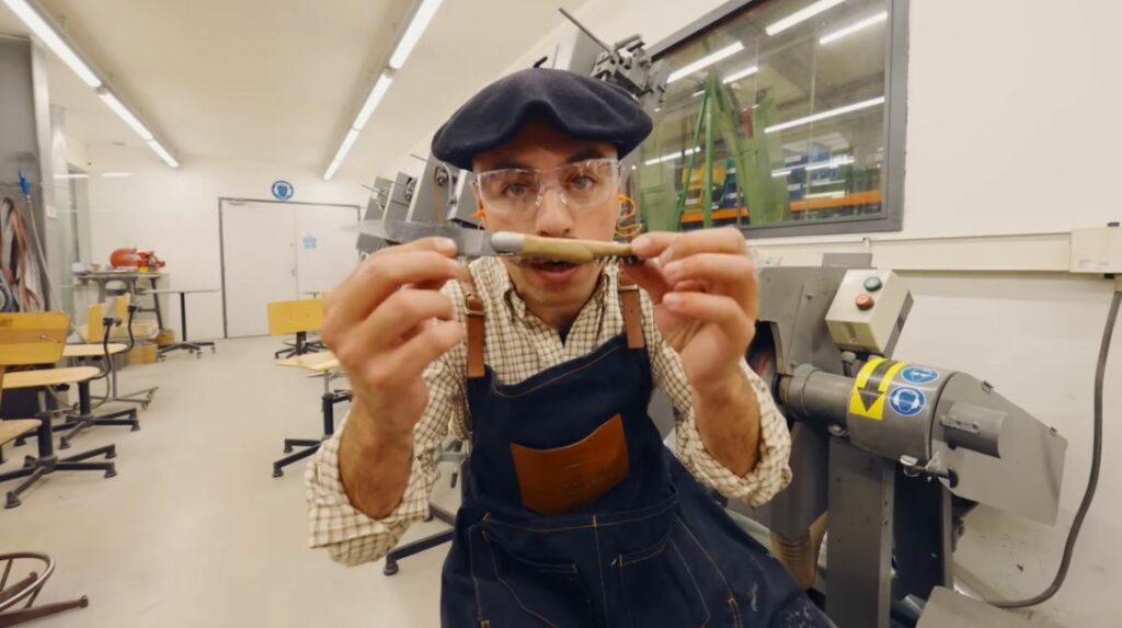 les-moustachus-en-vadrouille-couteau-de-laguiole