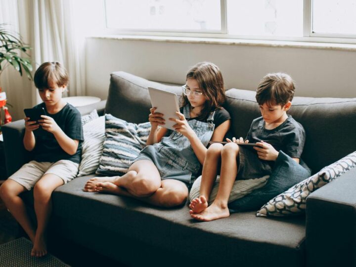 Comment les réseaux sociaux s’organisent en Australie avant leur interdiction aux moins de 16 ans