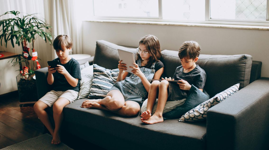 Comment les réseaux sociaux s’organisent en Australie avant leur interdiction aux moins de 16 ans