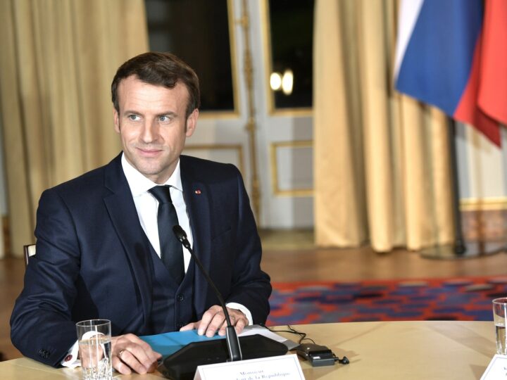 « Aujourd’hui, c’est le Far West sur les réseaux sociaux: cela ne peut pas durer », estime Emmanuel Macron