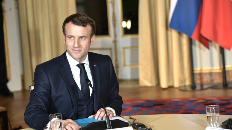 « Aujourd’hui, c’est le Far West sur les réseaux sociaux: cela ne peut pas durer », estime Emmanuel Macron