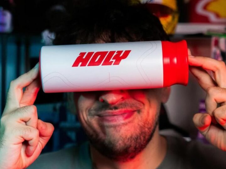 Le streamer Idreau imagine sa propre gourde avec Holy