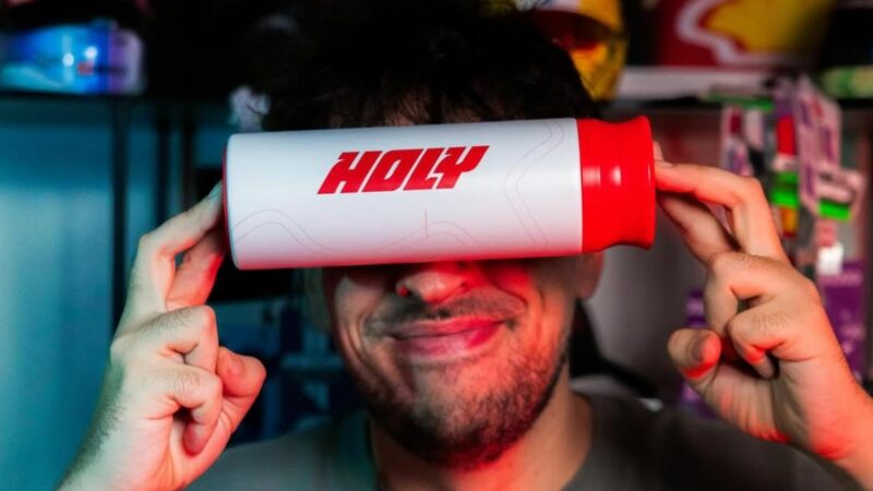 Le streamer Idreau imagine sa propre gourde avec Holy