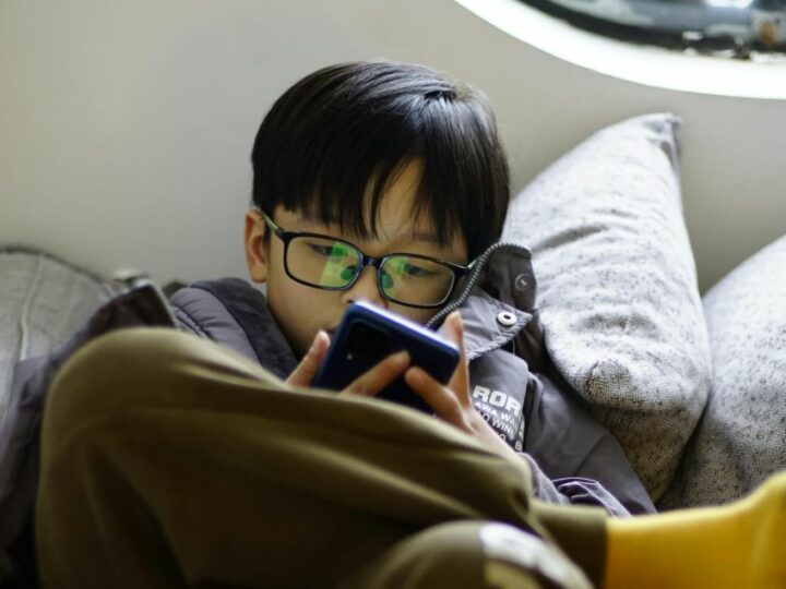 En Australie, l’interdiction des réseaux sociaux aux moins de 16 ans fait réagir