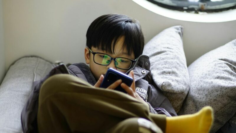 En Australie, l’interdiction des réseaux sociaux aux moins de 16 ans fait réagir