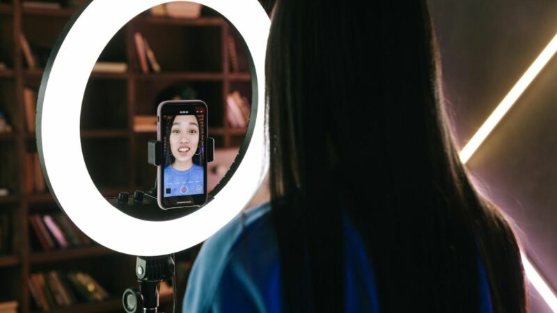 60.000 créateurs américains gagnent environ 1500 dollars par mois grâce au gifting sur TikTok Live