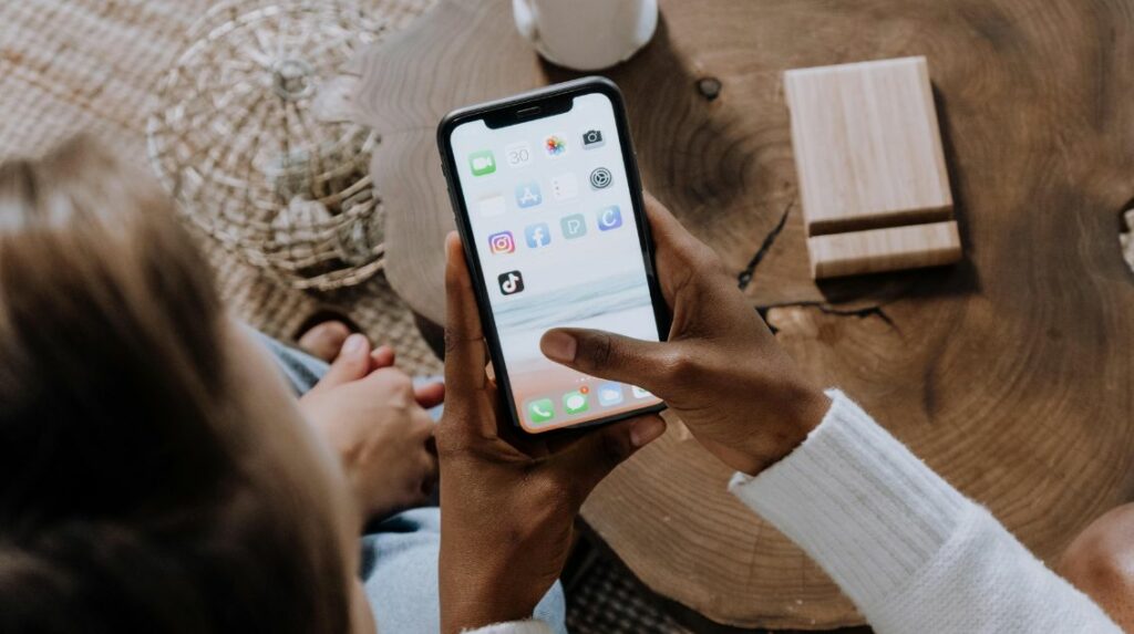 revenus-annuels-reseaux-sociaux-2025