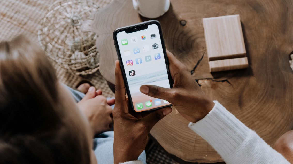 Découvrez le revenu publicitaire des réseaux sociaux en 2025