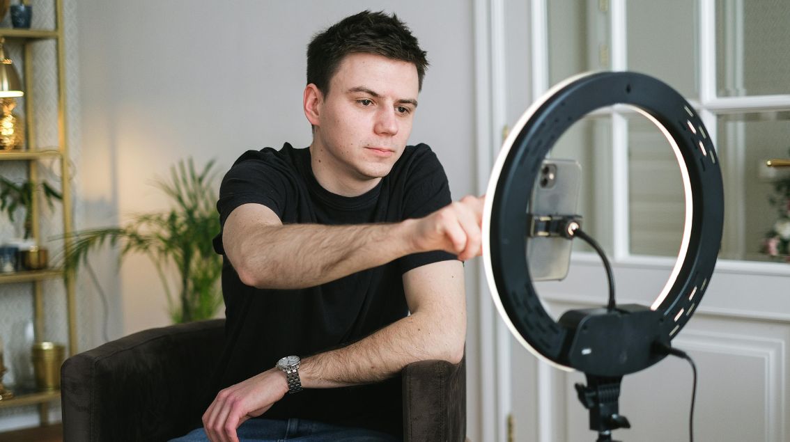 Facebook lance un nouveau programme de monétisation pour les créateurs, le Creator Fast Track