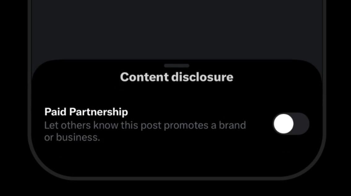 X intègre la mention « paid partnership » sur sa plateforme