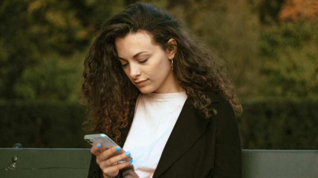 tiktok-rapport-de-transparence-contenu-haineux