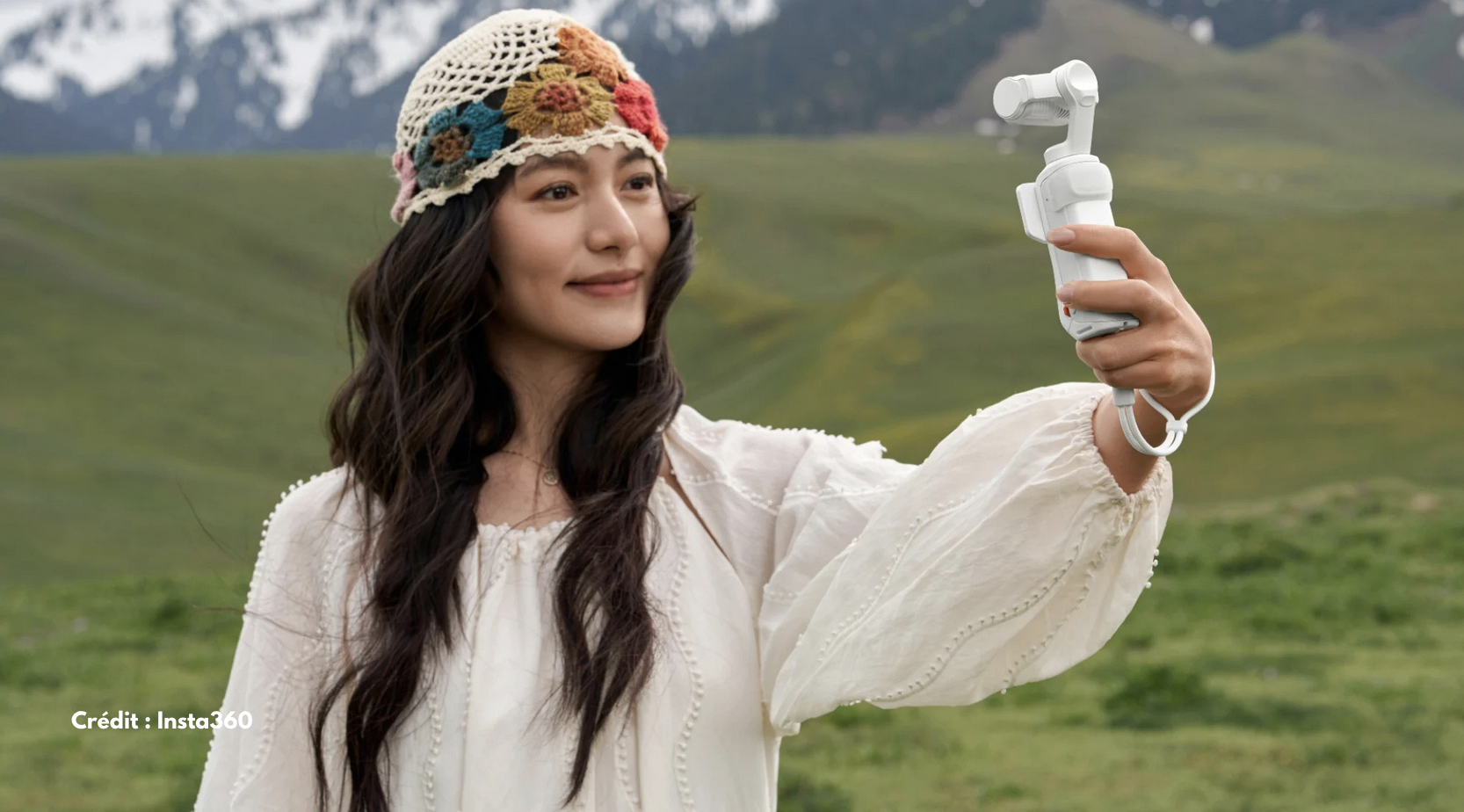 Insta360 Luna Ultra, la caméra de vlog qui veut concurrencer la DJI Osmo Pocket 4