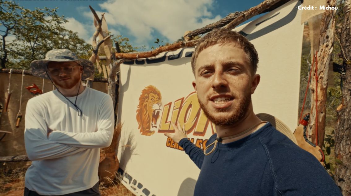 Michou se lance le défi de survivre en pleine savane avec les Céréales Lion de Nestlé