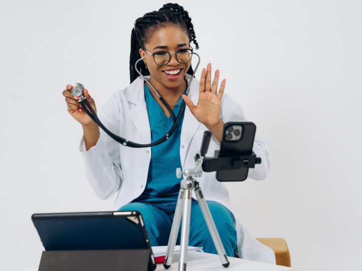 Sur TikTok, les jeunes font davantage confiance aux médecins influenceurs